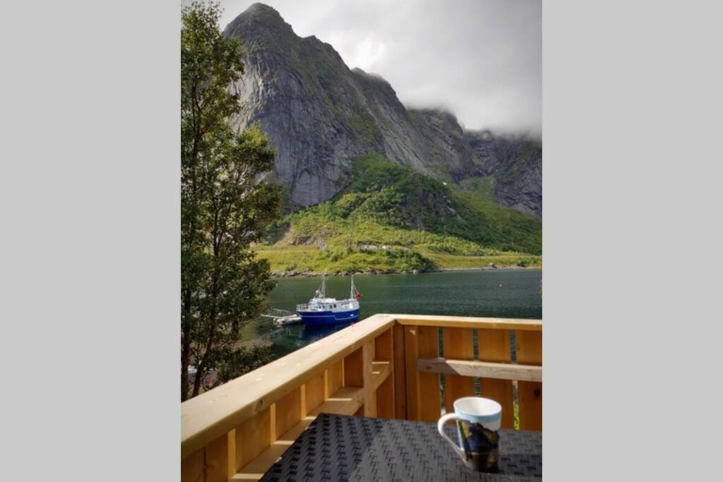 Cozy House By The Fjord In The Heart Of Lofoten Villa Reine Exterior foto