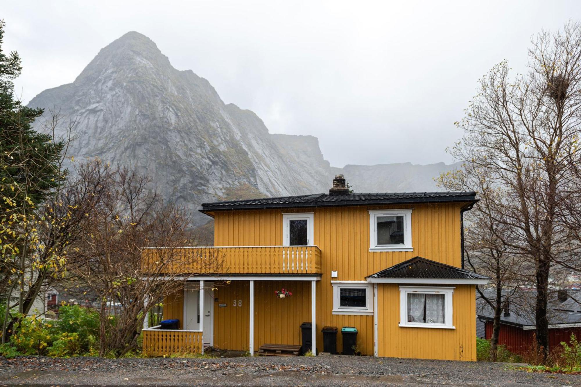 Cozy House By The Fjord In The Heart Of Lofoten Villa Reine Exterior foto